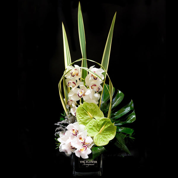 白蕙蘭檯花 · White Cymbidium Table Arrangement
