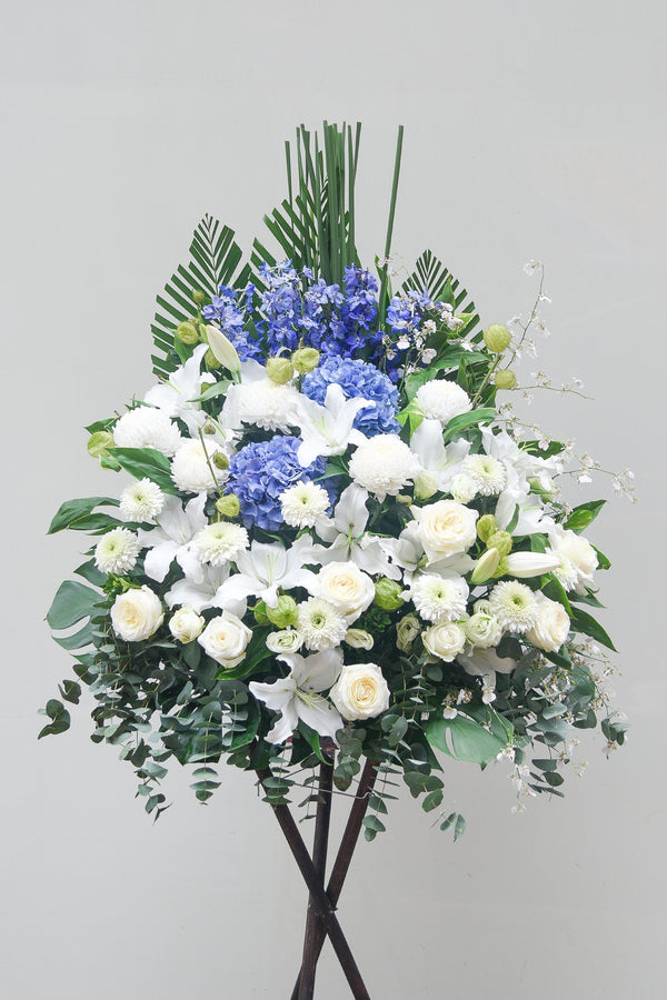 藍白白事花籃 · Blue & White Funeral Basket