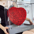 Load image into Gallery viewer, 巨型永恒心動（紅）220朵 - TFK Flower
